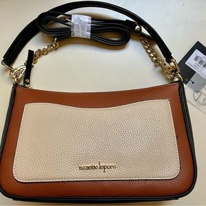 NWT Gorgeous smart cross body. Great for Summer into Fall